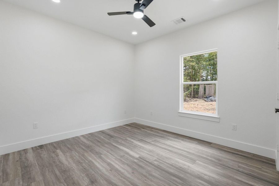 Spacious, unfurnished interior of a new home in , Conroe (Image 31).