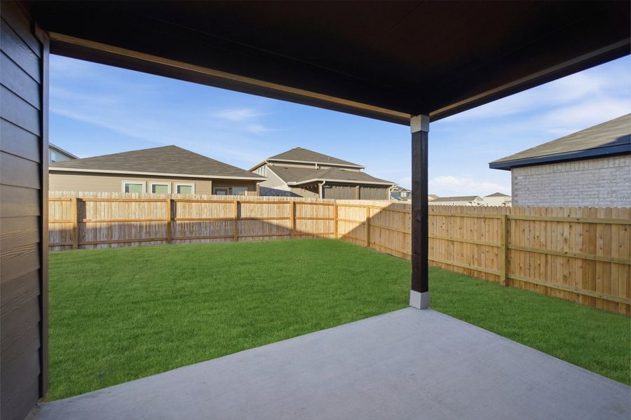 Exterior details and patio area of a home in Notting Hill, Converse (Image 4).