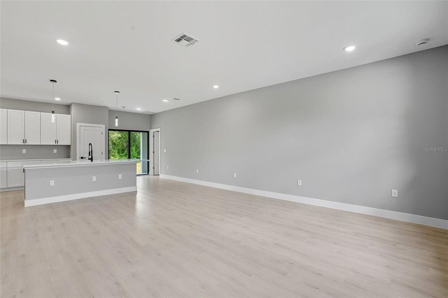 Spacious, unfurnished interior of a new home in , Lehigh Acres (Image 25).