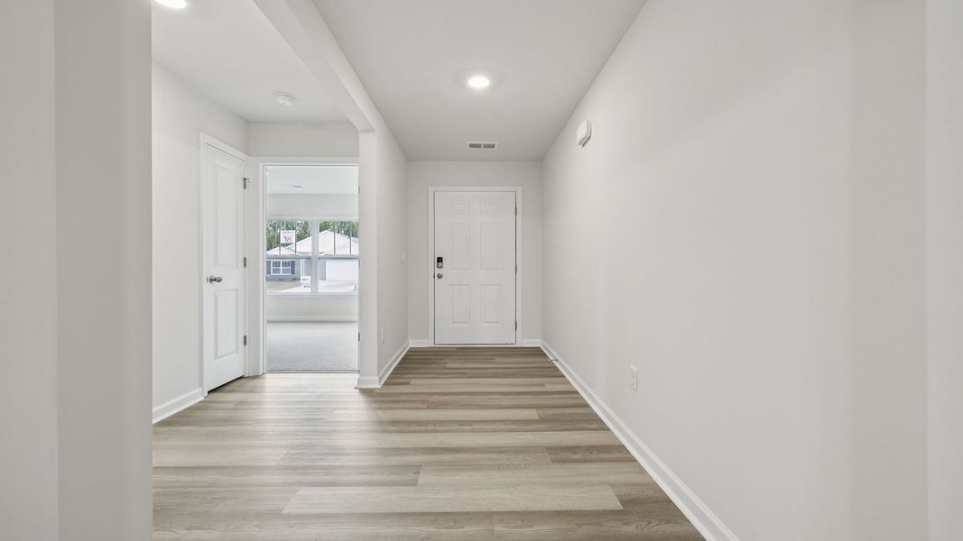 Spacious, unfurnished interior of a new home in Cascade Point, Seneca (Image 17).