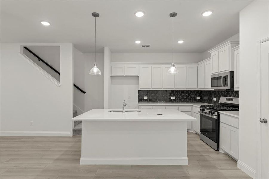 06_1072 Happy Holly, Lavon 06_1072 Happy Holly, Lavon