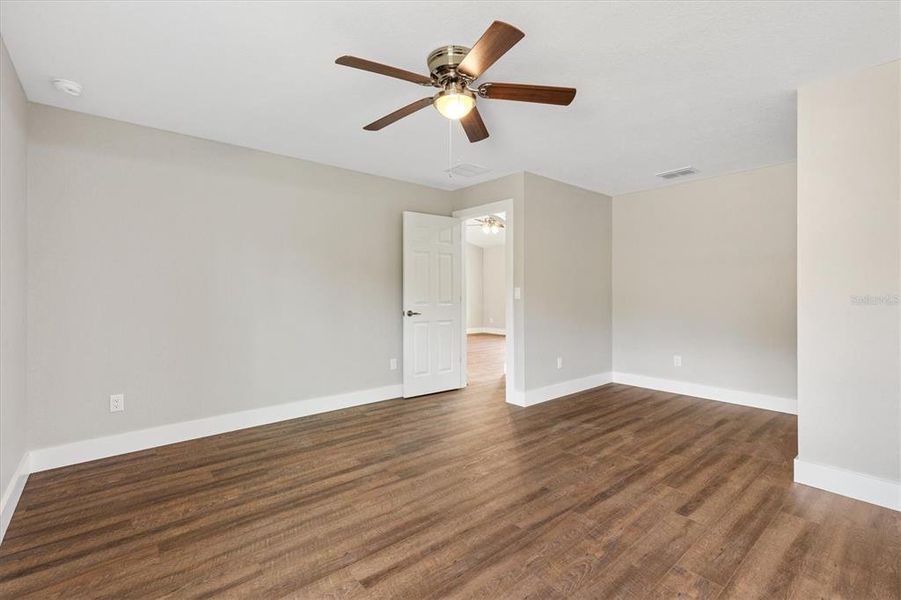 Spacious, unfurnished interior of a new home in , Ocklawaha (Image 28).