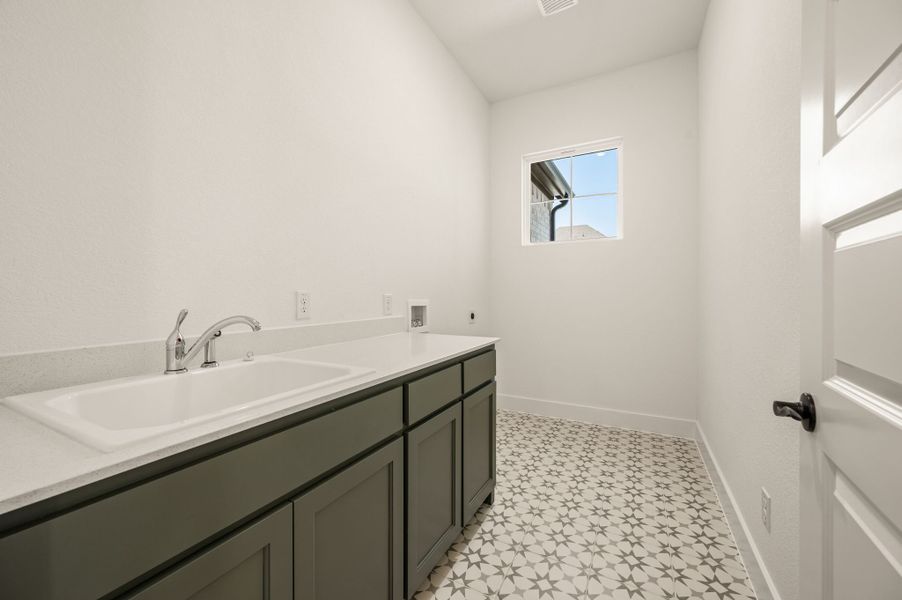 Furnished interior view inside a new home in Parks of Aledo, Aledo (Image 10).