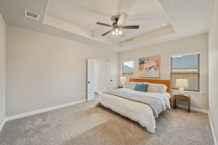 **Photos are sample photos of similar plan. Colors and features might vary**