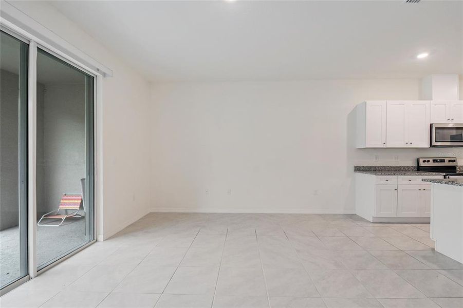 Spacious, unfurnished interior of a new home in , Howey-in-the-Hills (Image 14).