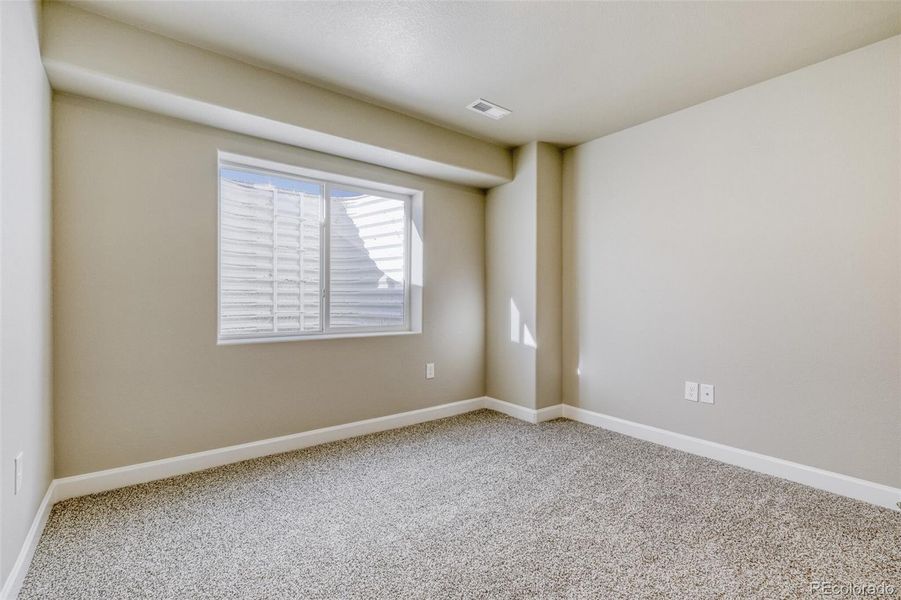 Basement bedroom (5th bedroom)