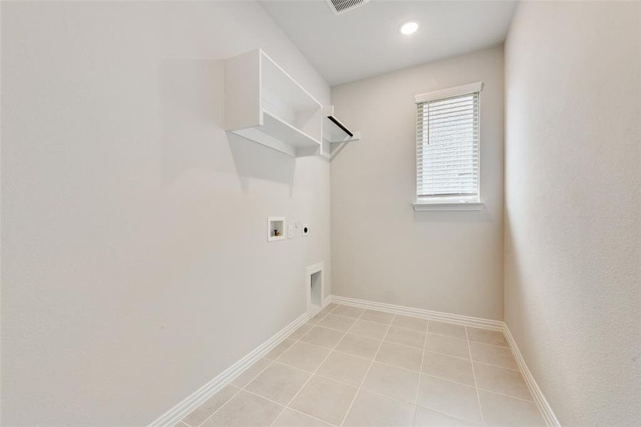 Spacious, unfurnished interior of a new home in Walden Pond, Forney (Image 28).