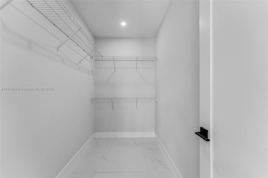 Spacious, unfurnished interior of a new home in , Miami (Image 22).