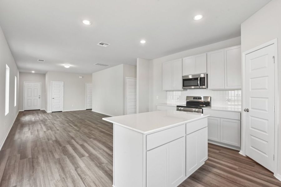 Furnished interior view inside a new home in Edgebrooke, Pflugerville (Image 7).
