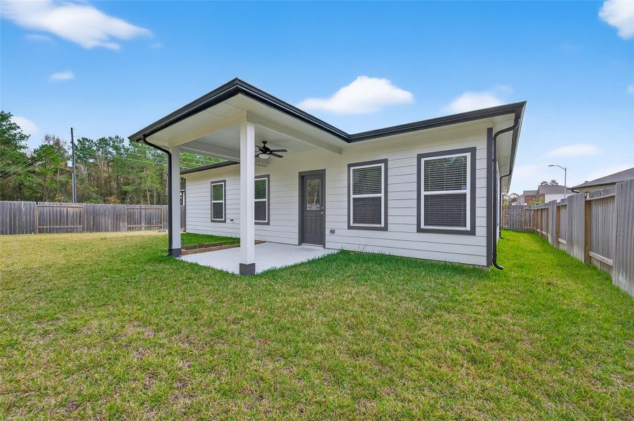 Exterior details and patio area of a home in , Tomball (Image 4).