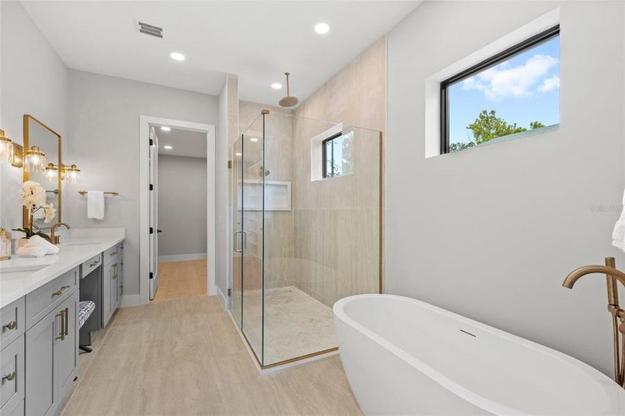 Furnished interior view inside a new home in , Orlando (Image 54).