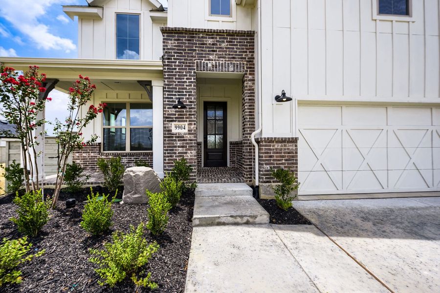 9904 Oak Glade - Front Entryway