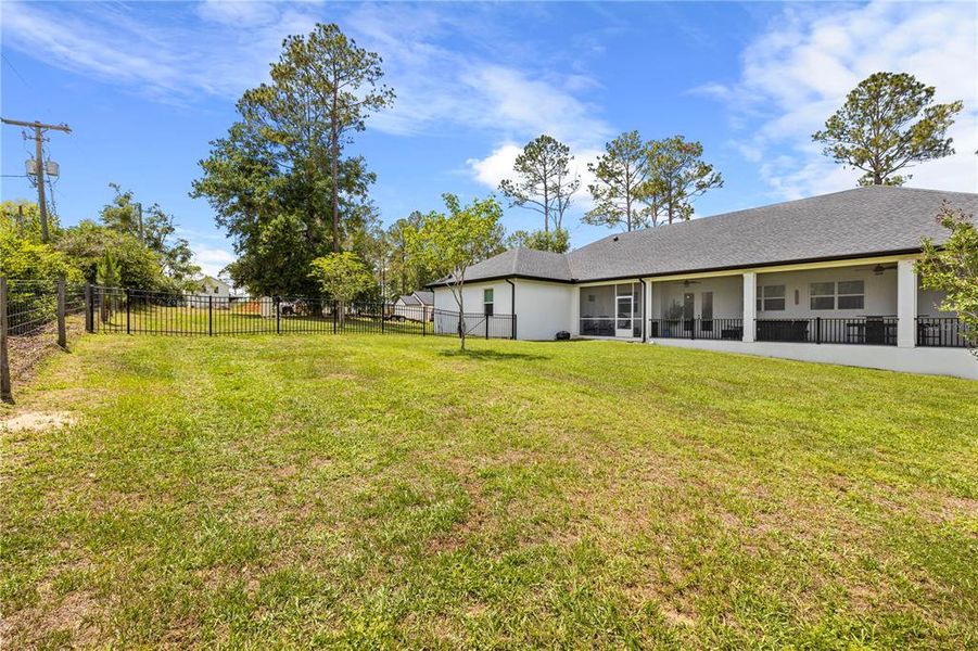 Exterior details and patio area of a home in , Dade City (Image 38).