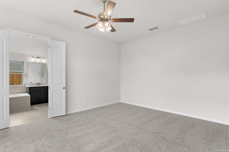 Spacious, unfurnished interior of a new home in Meyer Ranch – Premier, New Braunfels (Image 17).