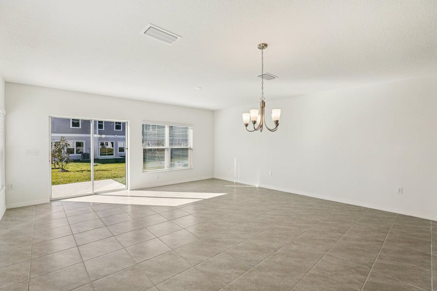 Spacious, unfurnished interior of a new home in Reserve at Forest Lake Townhomes, Lake Wales (Image 12).