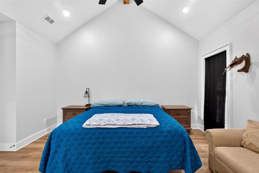 Furnished interior view inside a new home in , Kilgore (Image 12).