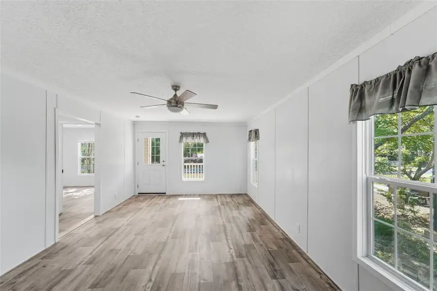 Spacious, unfurnished interior of a new home in , Deland (Image 23).