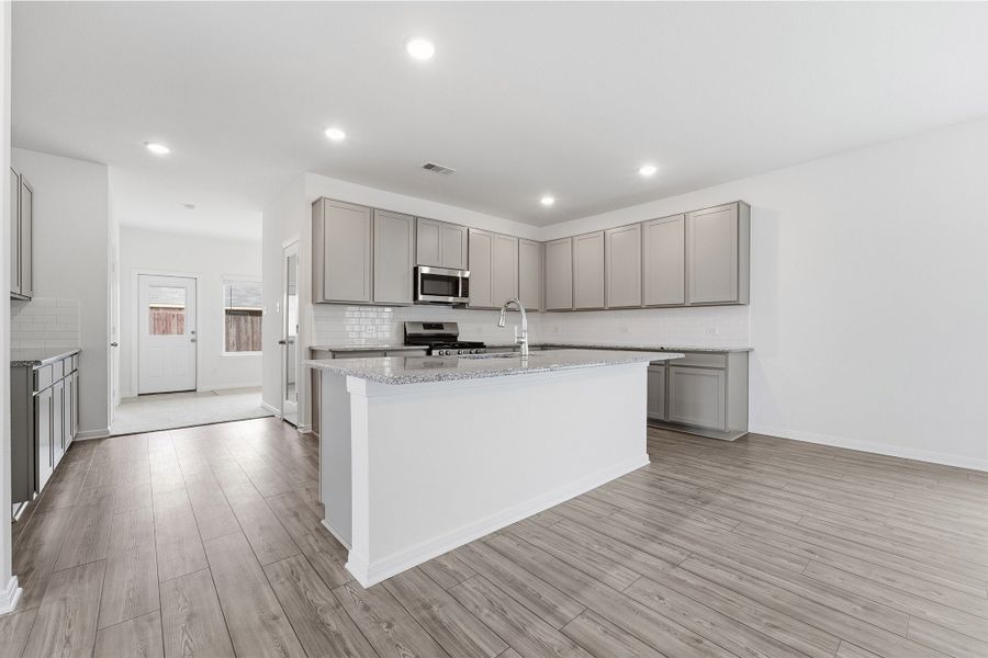 Furnished interior view inside a new home in Saddlebrook Estates, Waxahachie (Image 7).