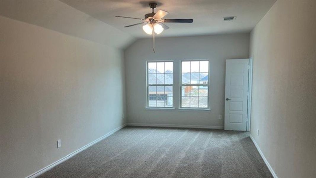 Spacious, unfurnished interior of a new home in Silverado, Aubrey (Image 8).