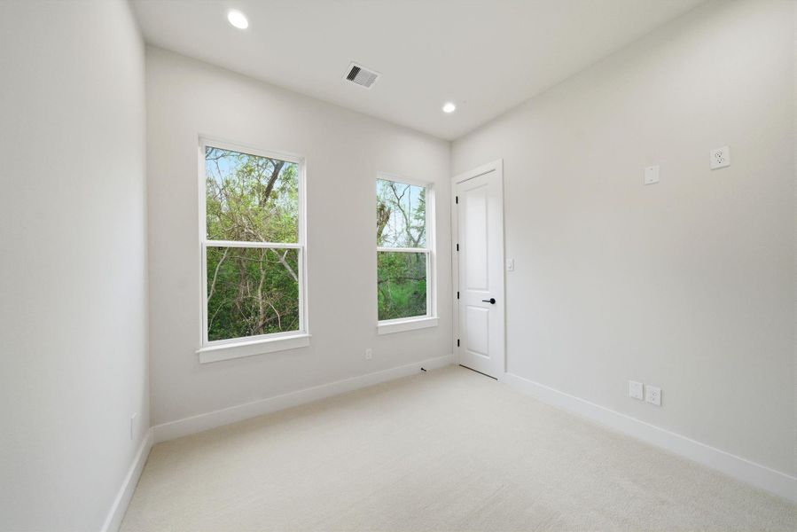 Spacious, unfurnished interior of a new home in , Houston (Image 20).