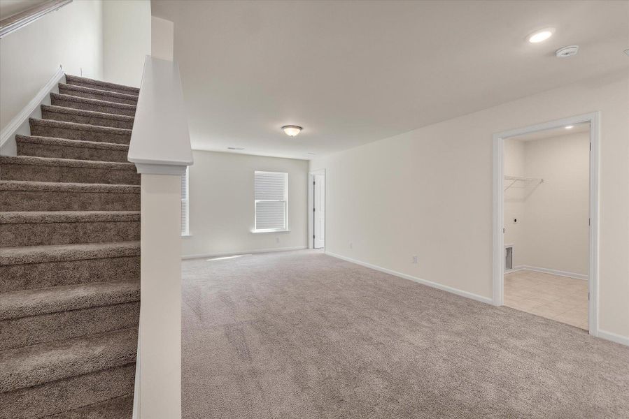 Spacious, unfurnished interior of a new home in Parker's Preserve, Ridgeville (Image 8).