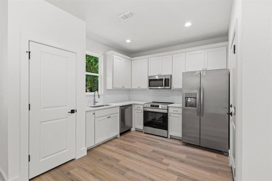 Furnished interior view inside a new home in , Denison (Image 5).