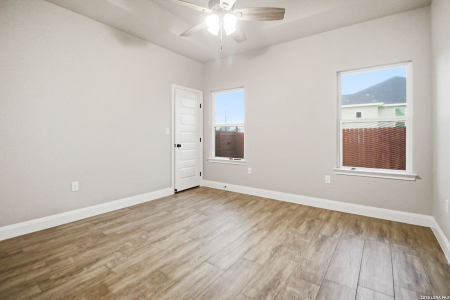 Spacious, unfurnished interior of a new home in , La Vernia (Image 22).