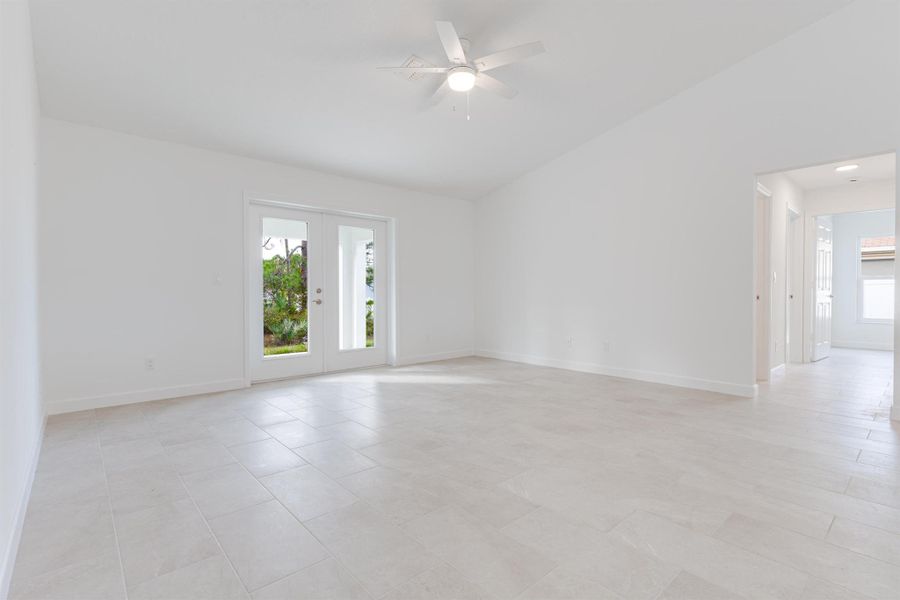 Spacious, unfurnished interior of a new home in , Vero Beach (Image 14).