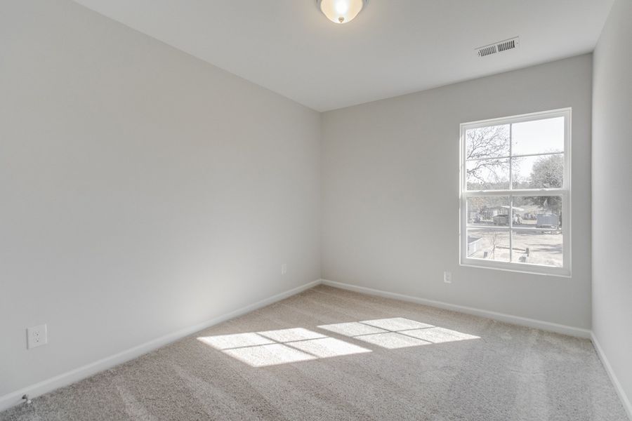 Spacious, unfurnished interior of a new home in Astoria, Columbia (Image 27).