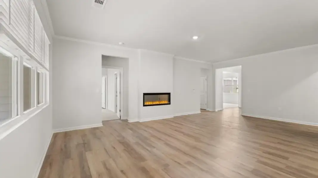 Spacious, unfurnished interior of a new home in Grandview at Lanier, Dawsonville (Image 14).