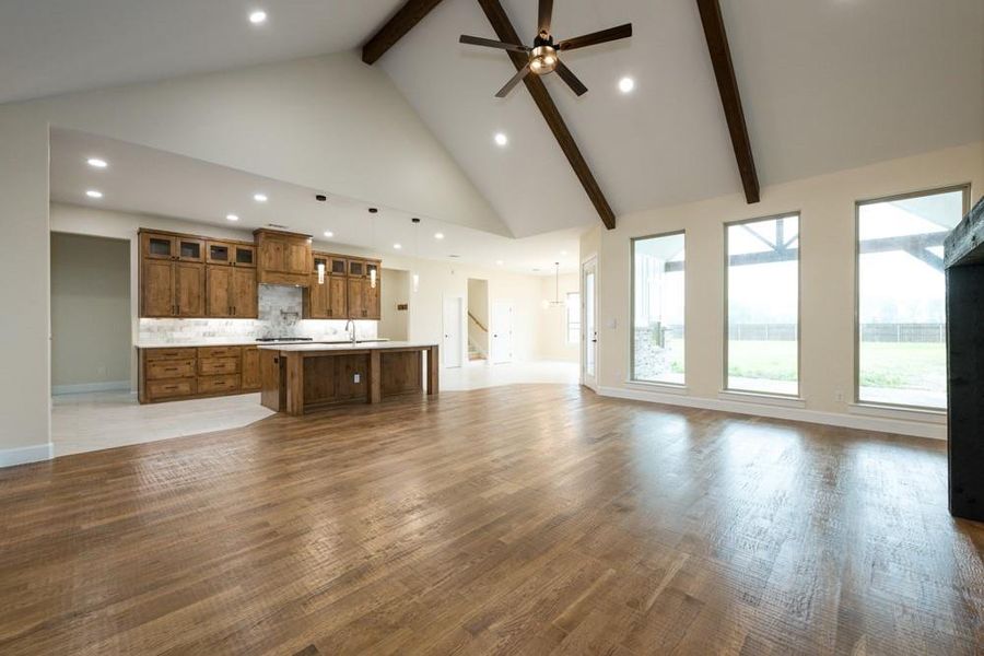 Spacious, unfurnished interior of a new home in , Blue Ridge (Image 20).