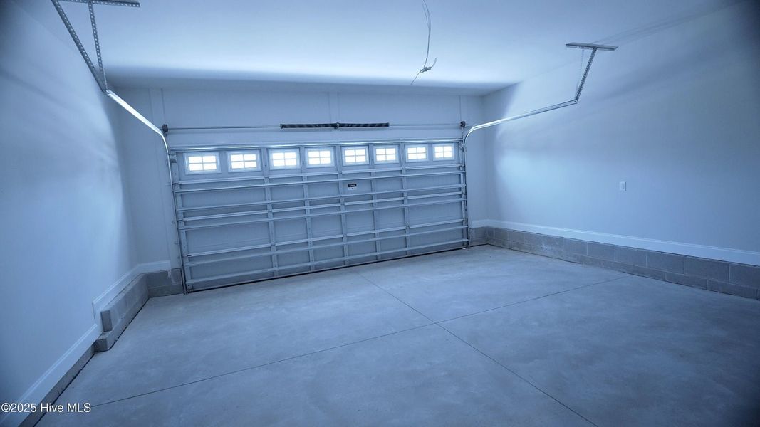 Spacious, unfurnished interior of a new home in Palmetto Creek, Bolivia (Image 16).