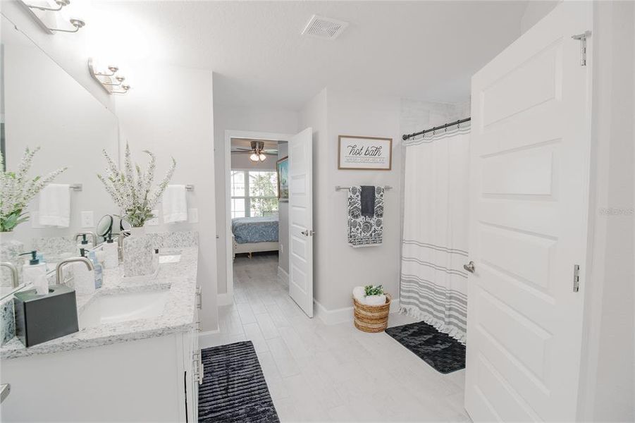 Furnished interior view inside a new home in , Auburndale (Image 23).