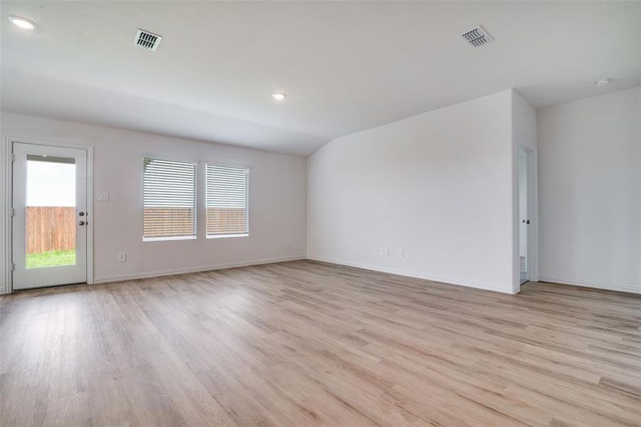 Spacious, unfurnished interior of a new home in River Ridge, Crandall (Image 17).