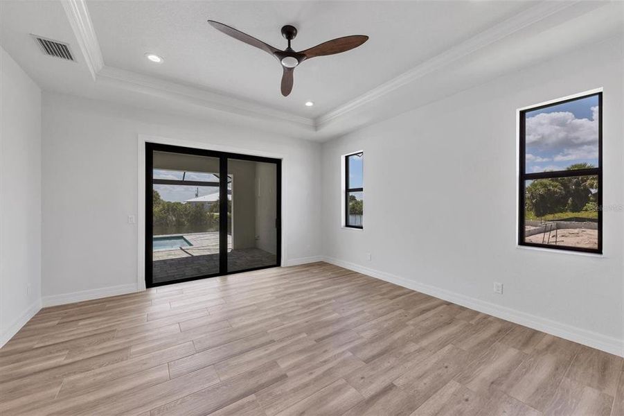 Spacious, unfurnished interior of a new home in , Port Charlotte (Image 10).