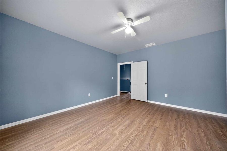 Spacious, unfurnished interior of a new home in , Murchison (Image 25).