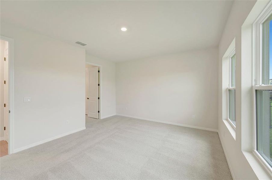 Spacious, unfurnished interior of a new home in Waterset Tradition Series, Apollo Beach (Image 20).