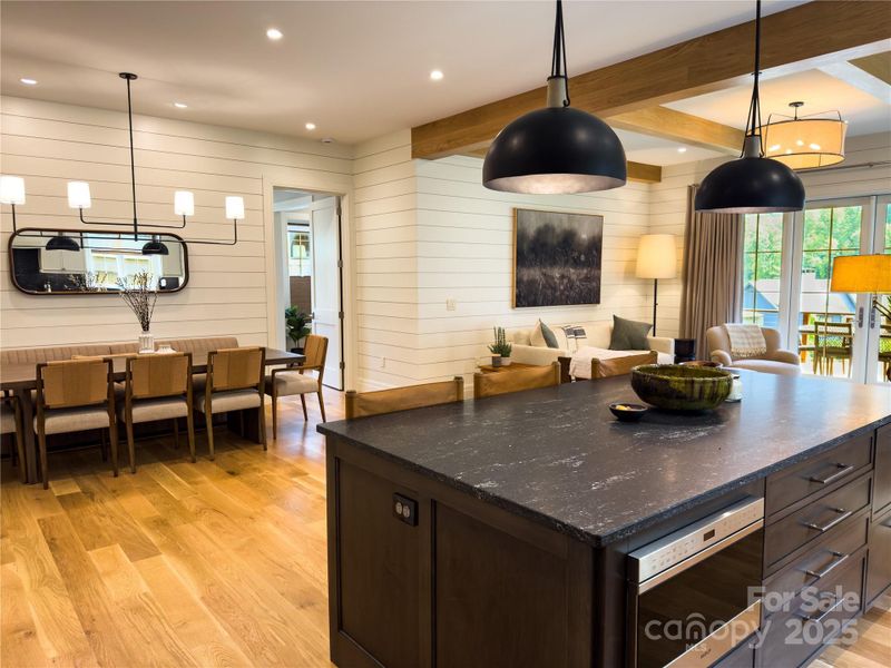 Laurel Model-Island and Eating Area