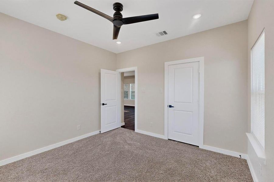 Spacious, unfurnished interior of a new home in , Alma (Image 15).