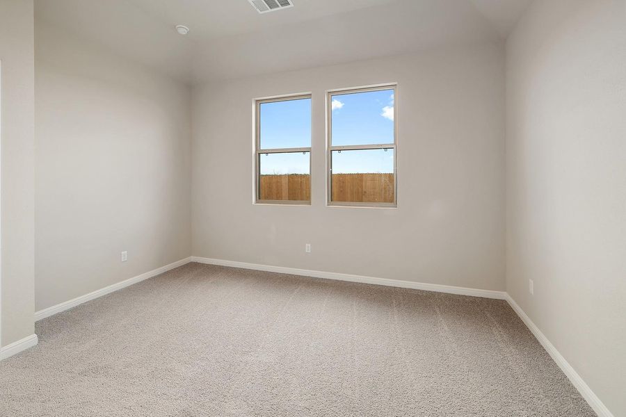 Spacious, unfurnished interior of a new home in Trinity Ranch, Elgin (Image 16).