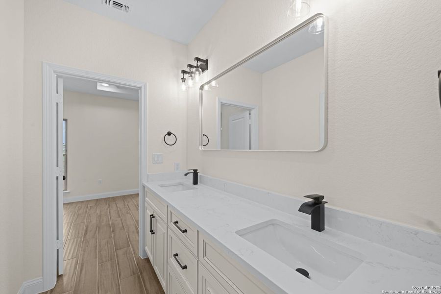 Furnished interior view inside a new home in , Floresville (Image 26).