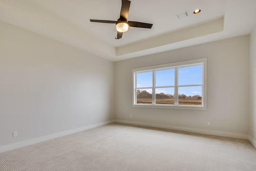 Spacious, unfurnished interior of a new home in , Tomball (Image 12).