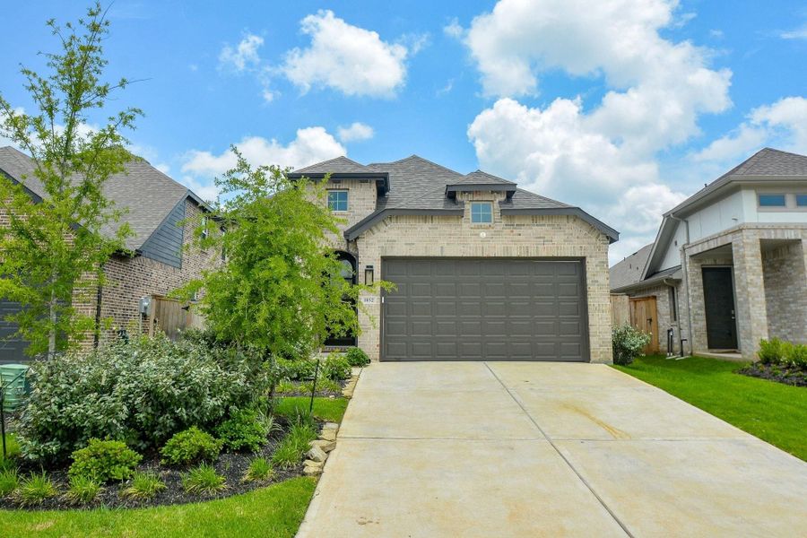 Welcome home to this beautifully crafted Highland Home in Grand Central Park. Welcome home to this beautifully crafted Highland Home in Grand Central Park.