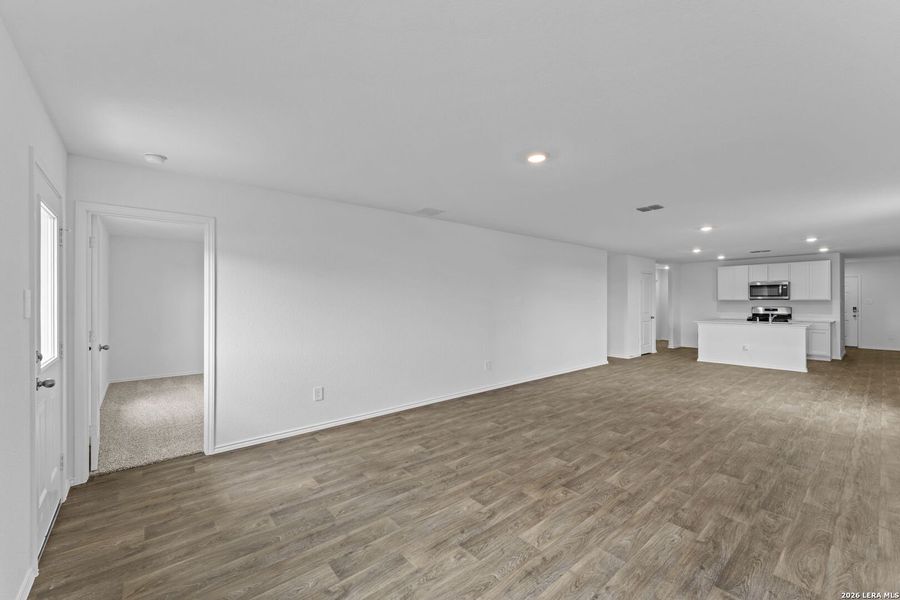 Spacious, unfurnished interior of a new home in Avenida, Converse (Image 17).