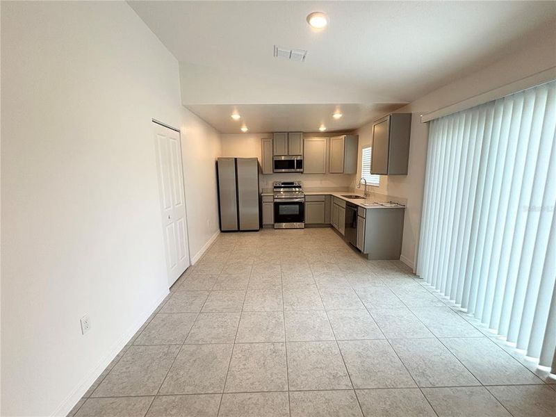 Spacious, unfurnished interior of a new home in Poinciana, Kissimmee (Image 21). Spacious, unfurnished interior of a new home in Poinciana, Kissimmee (Image 21).