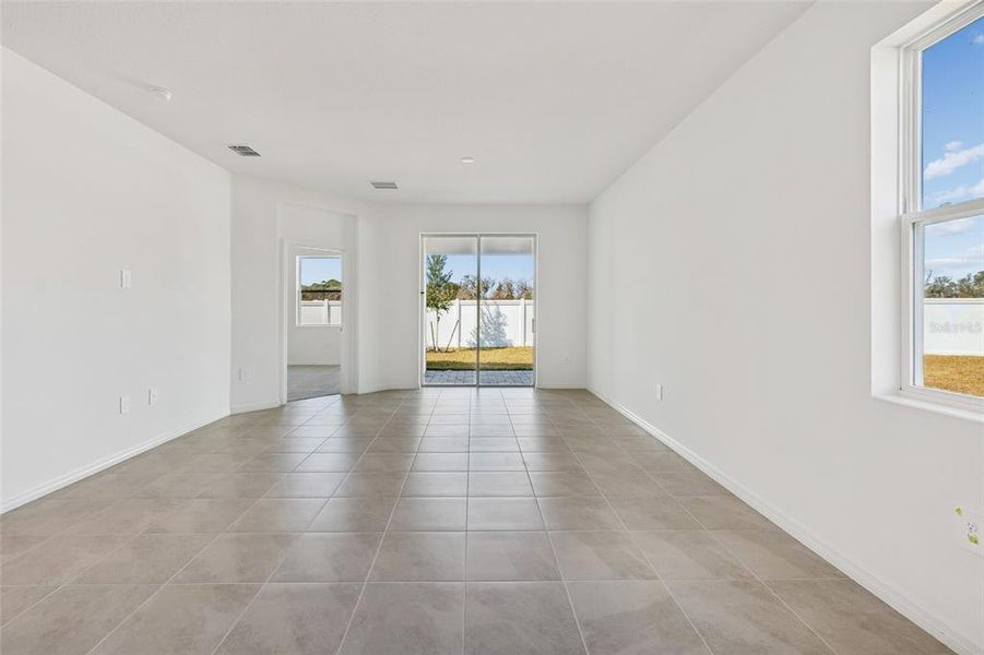 Spacious, unfurnished interior of a new home in Southpointe, Palmetto (Image 22).