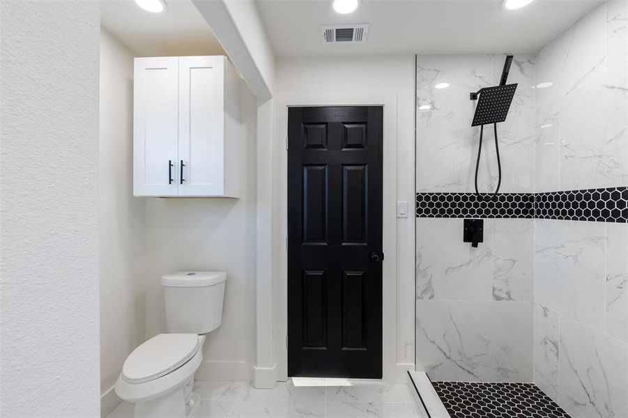 Furnished interior view inside a new home in , Granbury (Image 10).