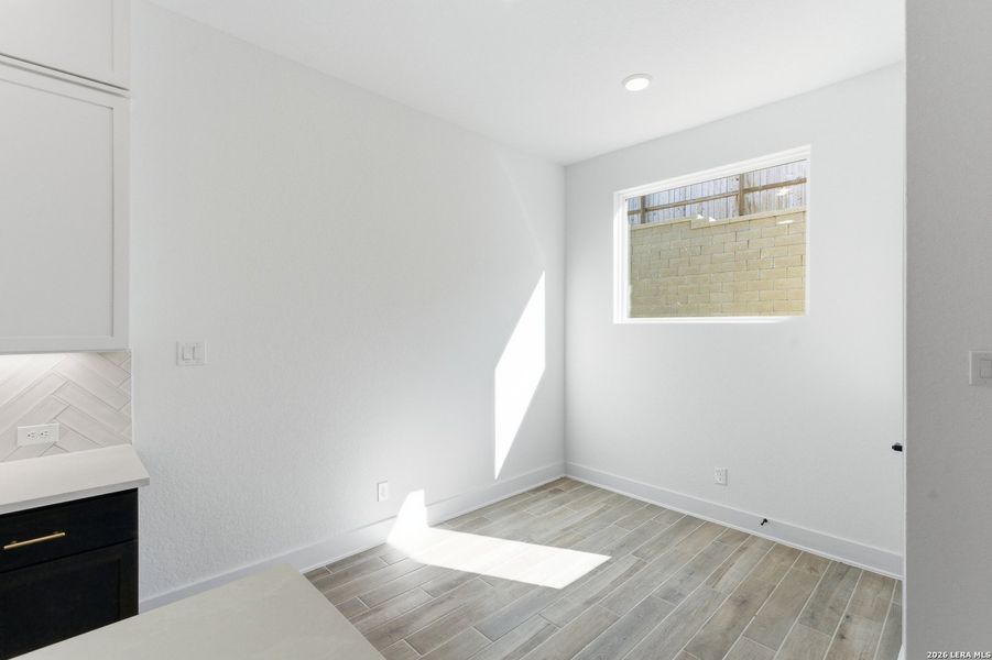 Spacious, unfurnished interior of a new home in Rose Hill, San Antonio (Image 17).