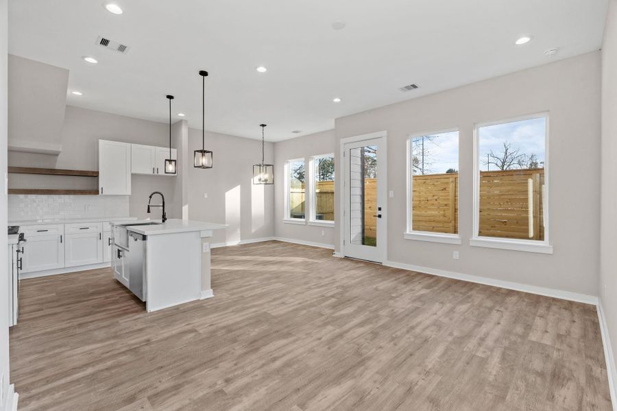 Spacious, unfurnished interior of a new home in , Houston (Image 25).