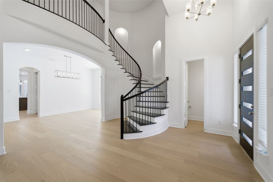 Spacious, unfurnished interior of a new home in Sonoma Verde, Rockwall (Image 25).